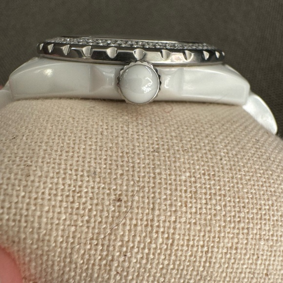 Chanel J12 ceramic and diamond watch - Picture 7 of 14